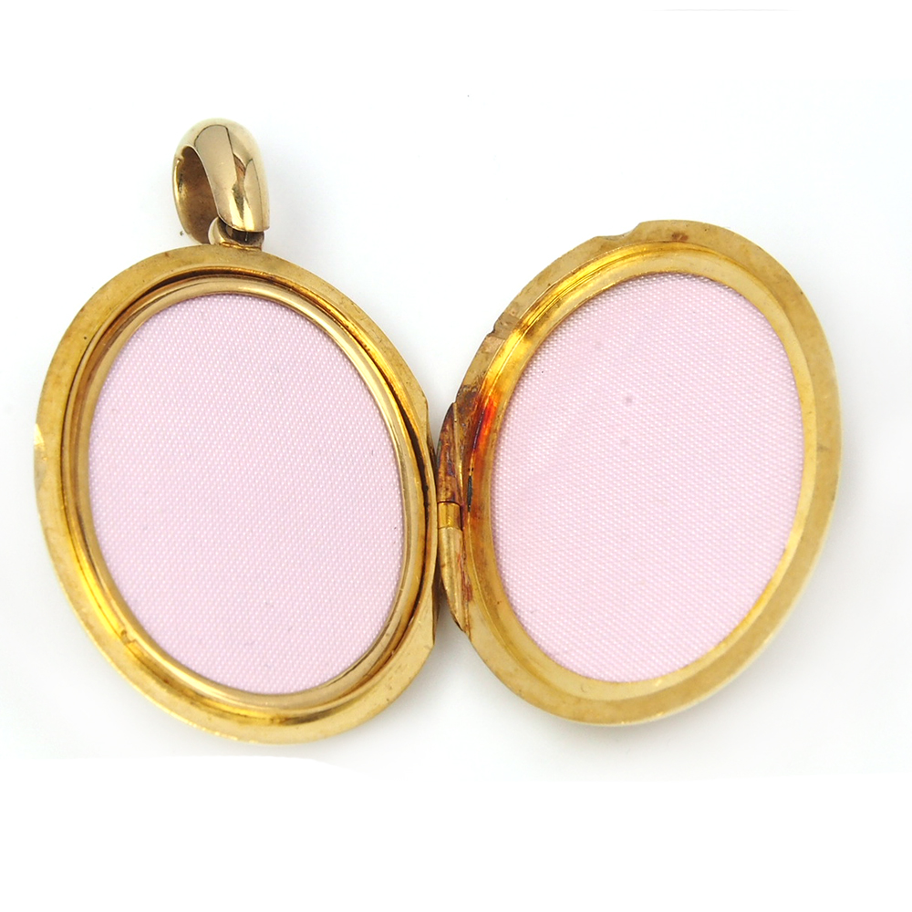 Locket - Victorian 18ct Gold Finely Engraved