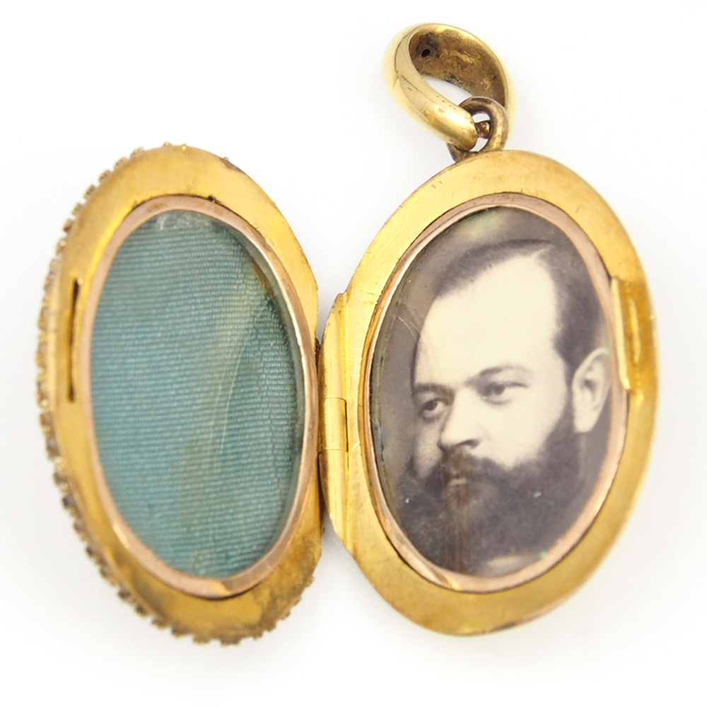 Locket - Antique 15ct Gold
